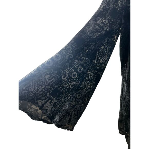 Show me your MuMu knock out mini black damask velvet bell sleeve dress Medium - Picture 5 of 13